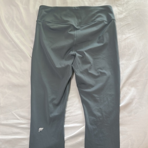 NWOT Fabletics grey leggings - Picture 5 of 5